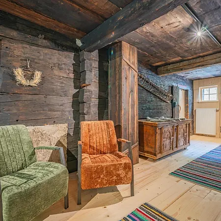 Raneburg 4 Almhaus בקתה